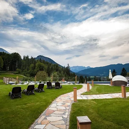 Otel Alm- & Wellnesshotel Alpenhof