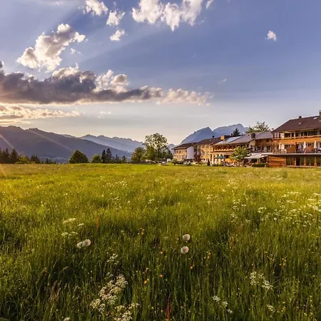ホテル Alm- & Wellnesshotel Alpenhof 4*