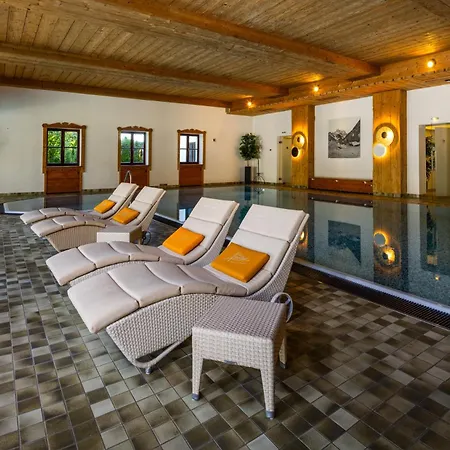 Alm- & Wellnesshotel Alpenhof ホテル 4*
