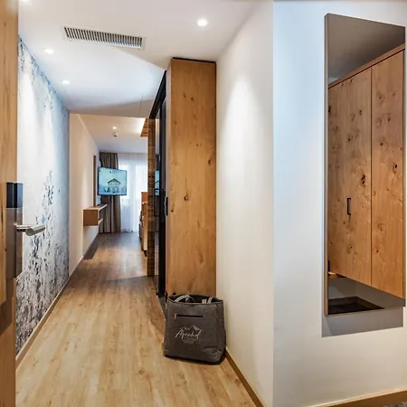 Alm- & Wellnesshotel Alpenhof Otel
