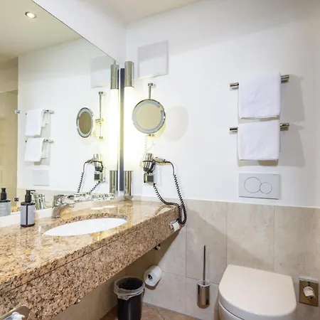 Alm- & Wellnesshotel Alpenhof Otel 4*