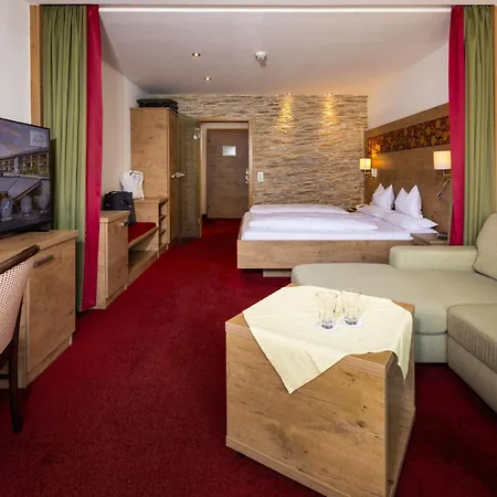 Alm- & Wellnesshotel Alpenhof ホテル
