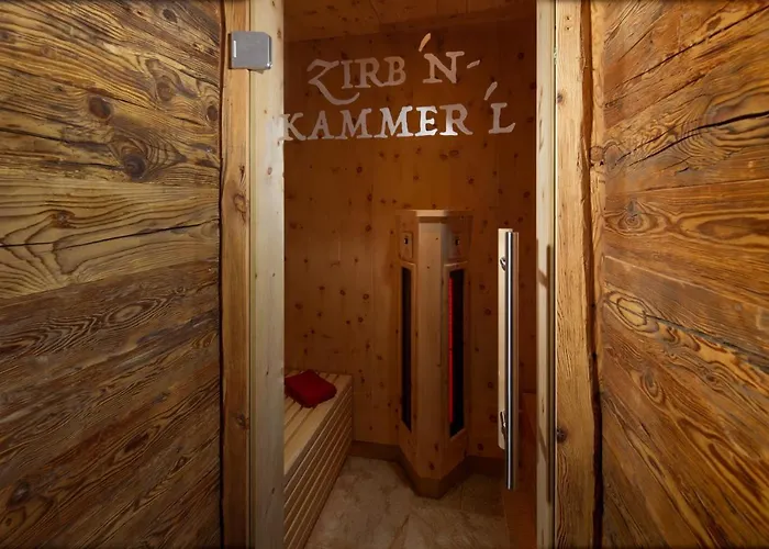 Alm- & Wellnesshotel Alpenhof Hotel 4*
