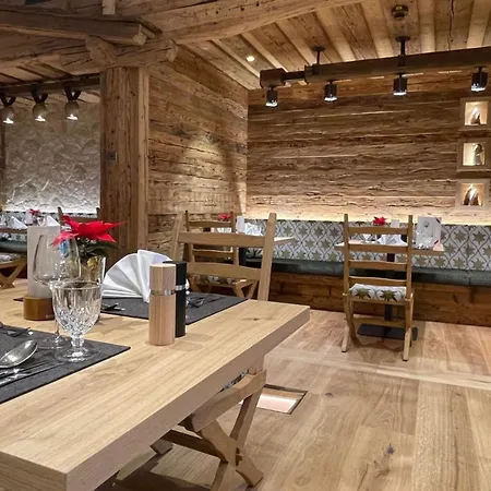 ホテル Alm- & Wellnesshotel Alpenhof 4*