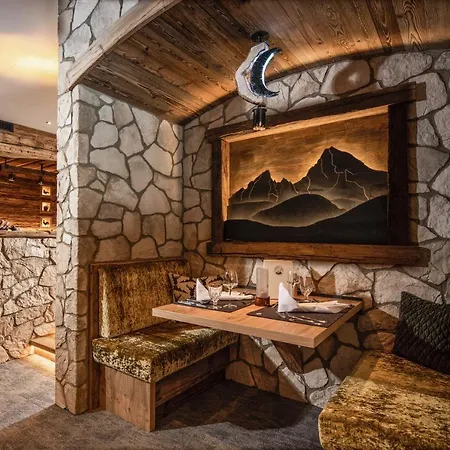 Alm- & Wellnesshotel Alpenhof ホテル