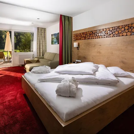 Alm- & Wellnesshotel Alpenhof 4*