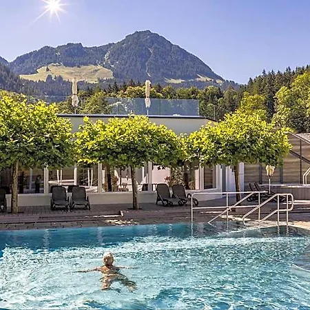 Alm- & Wellnesshotel Alpenhof Szálloda 4*