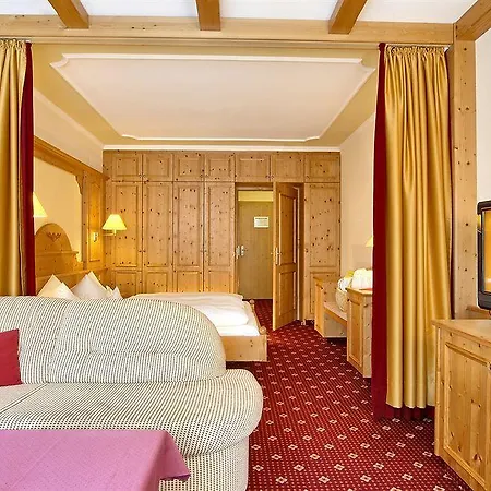 Alm- & Wellnesshotel Alpenhof 4*