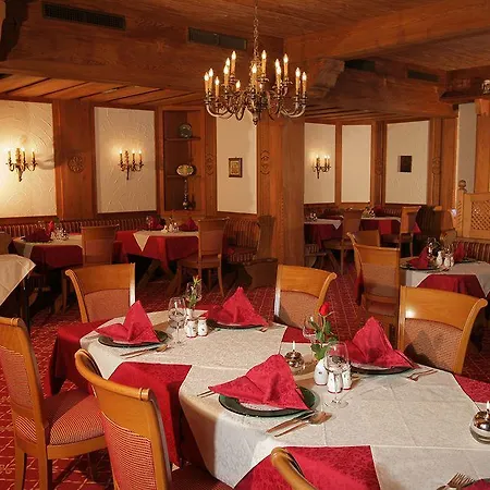 Alm- & Wellnesshotel Alpenhof Hotel 4*